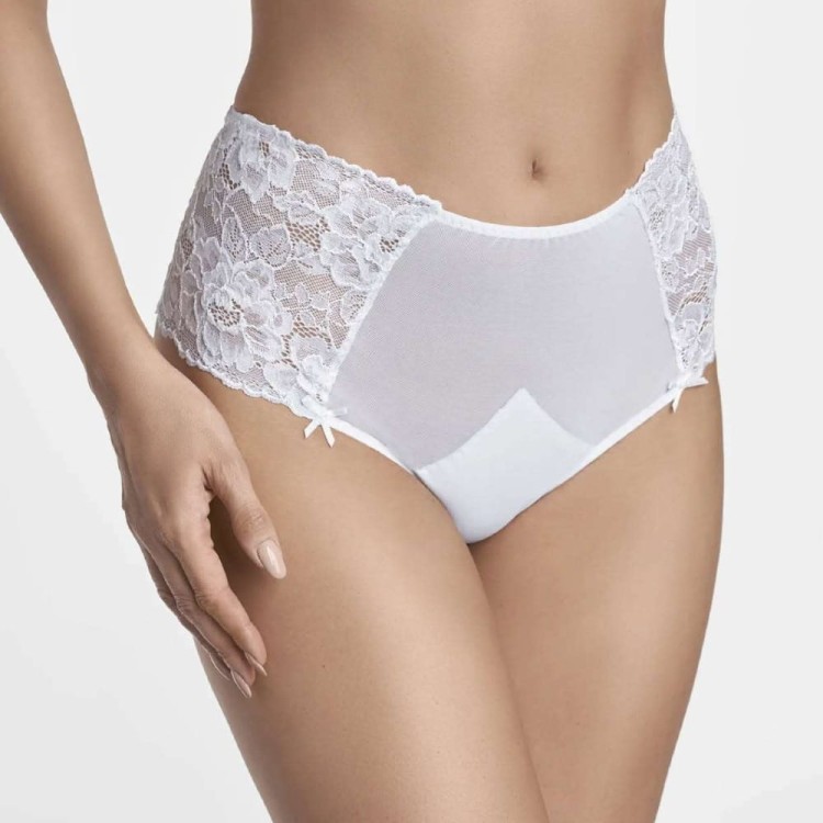 Shorty białe